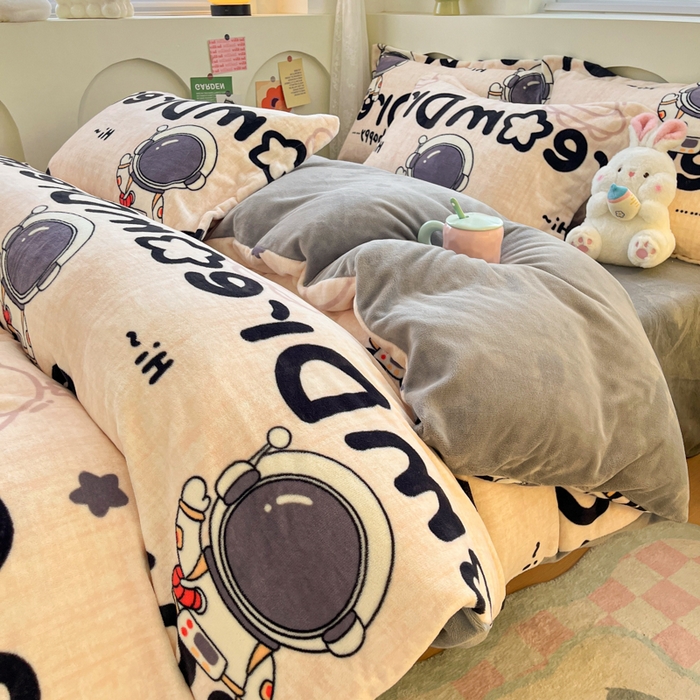 91家纺网 家纺一手货源 找家纺 2024新款小清新牛奶绒高克重加厚保暖四件套 太空人