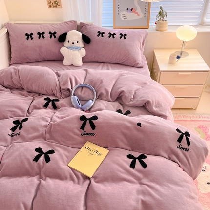 91家纺网 家纺一手货源 找家纺 亨通家纺 2024新款牛奶绒毛巾绣四件套系列-蝴蝶结 蝴蝶结-紫