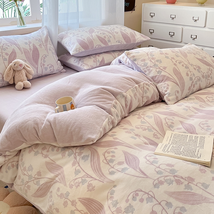 91家纺网 家纺一手货源 找家纺 高克重上色立体雕花牛奶绒着色烂花四件套宝宝绒婴儿绒秋冬加厚法兰绒珊瑚绒三件套 铃兰-紫