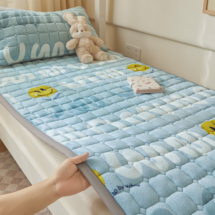 91家纺网 家纺一手货源 找家纺 卡伦家纺 2025新款A类牛奶绒夹棉加厚床垫学生宿舍单人床垫 创造梦想家