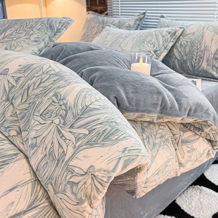 91家纺网 家纺一手货源 找家纺 2024新款A类高克重立体浮雕牛奶绒加厚保暖系列-被套 恋语蓝