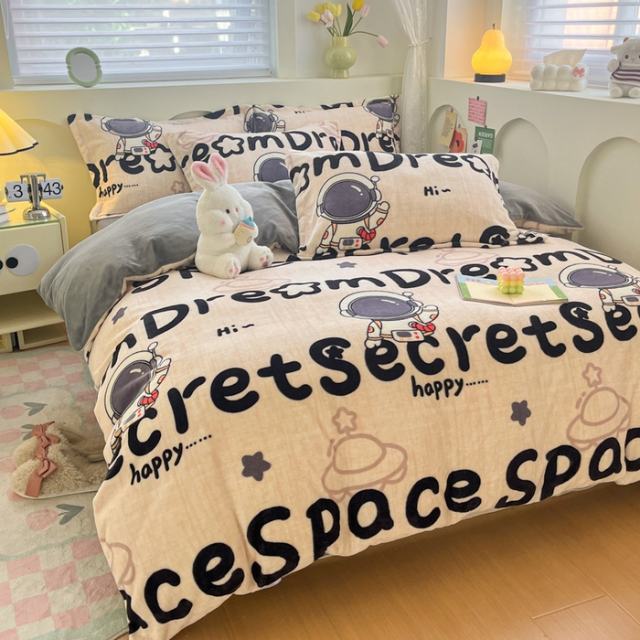 91家纺网 家纺一手货源 找家纺 2024新款小清新牛奶绒高克重加厚保暖四件套 太空人