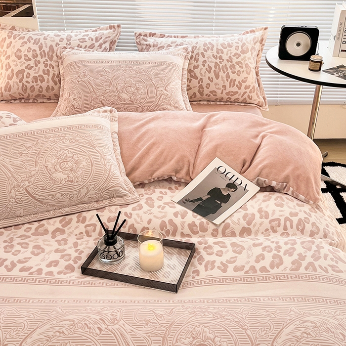 91家纺网 家纺一手货源 找家纺 2024新款A类高克重立体浮雕牛奶绒加厚保暖系列-枕套 豹纹粉