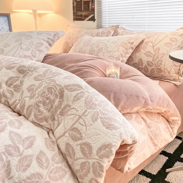 91家纺网 家纺一手货源 找家纺 2024新款A类高克重立体浮雕牛奶绒加厚保暖系列-被套 爱意浓粉