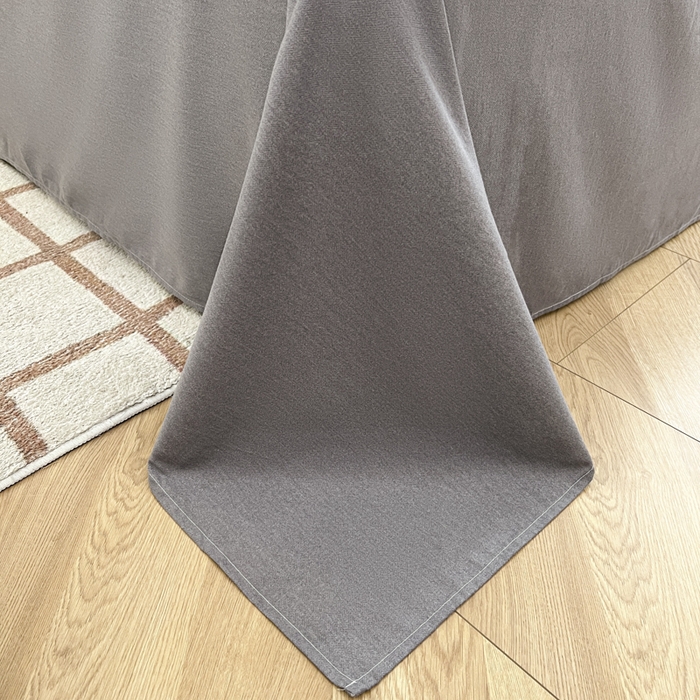 91家纺网 家纺一手货源 找家纺 菲梵家纺 2025新款纯色双拼全棉加厚磨毛刺绣款套单床单（自然光场景） 高级灰