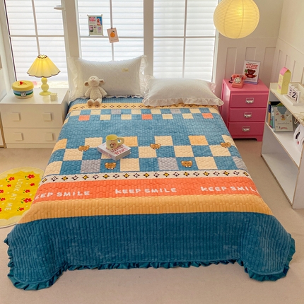 胜权家纺 2024秋冬新款印花牛奶绒加厚保暖圆角花边夹棉床盖 格子熊