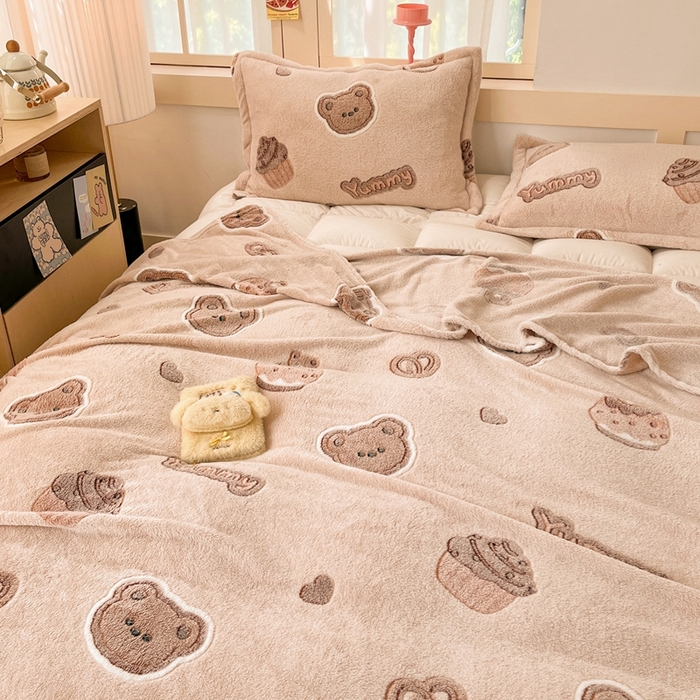 91家纺网 家纺一手货源 找家纺 川悦生活 2024新款高克重双面雪花绒毛毯 毛毯巧克力熊