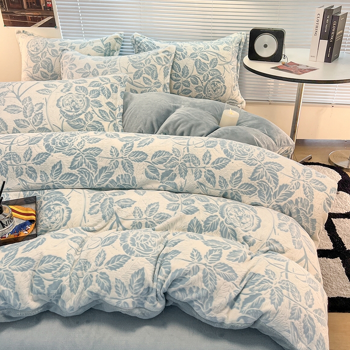 91家纺网 家纺一手货源 找家纺 2024新款A类高克重立体浮雕牛奶绒加厚保暖系列-枕套 爱意浓蓝