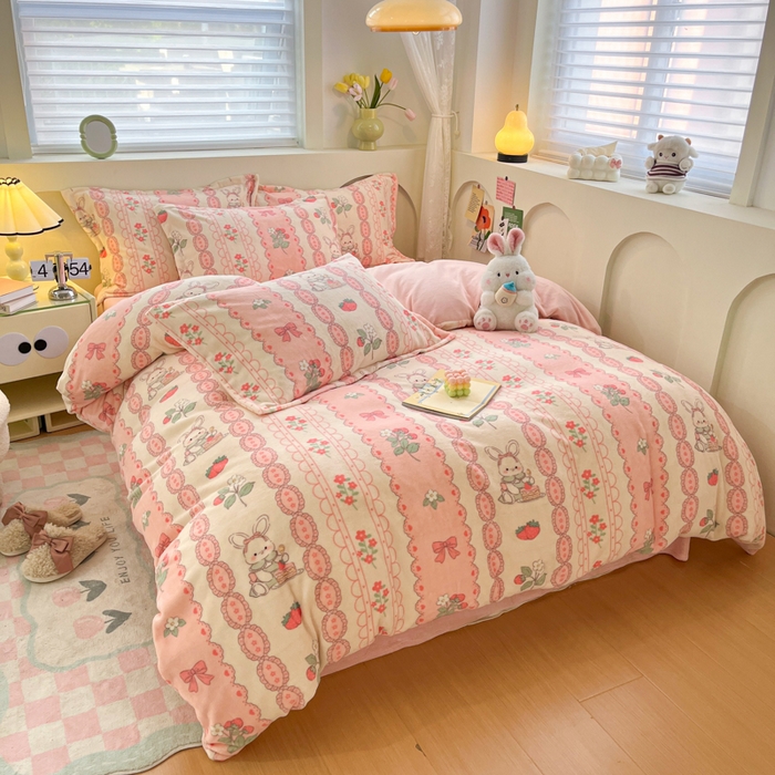 91家纺网 家纺一手货源 找家纺 2024新款小清新牛奶绒高克重加厚保暖四件套 蕾丝兔兔