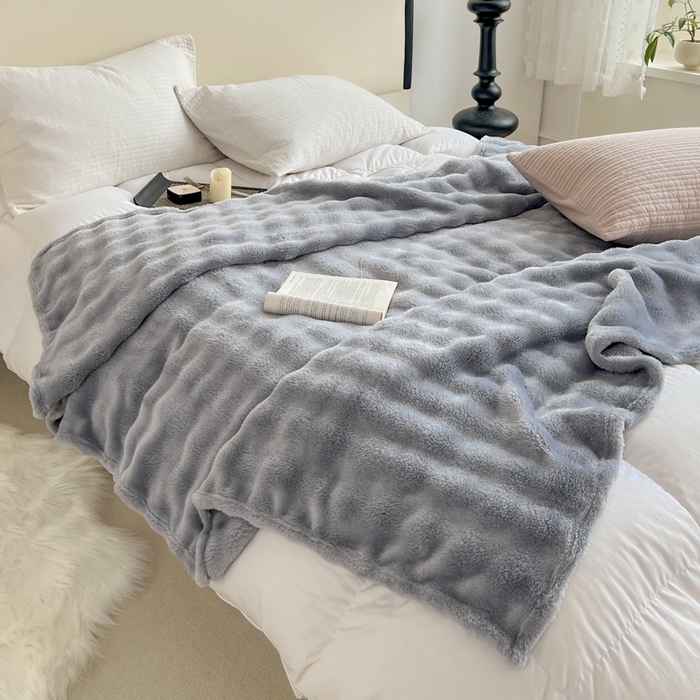 91家纺网 家纺一手货源 找家纺 羋多（原穆琪）2024新款高克重牛奶绒仿兔毛泡泡毛毯双面绒床单办公室多功能盖毯午睡沙发毯披肩毯 太空灰