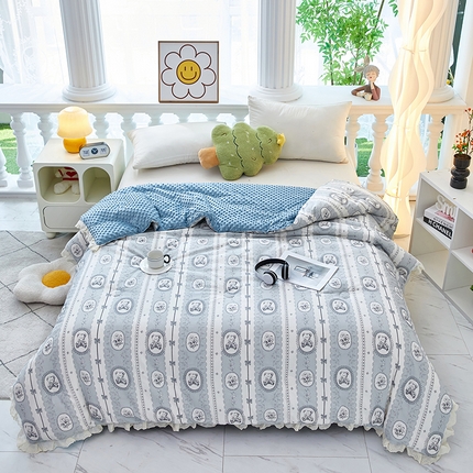 91家纺网 家纺一手货源 找家纺 全美家居 2025新款韩版花边豆豆被 素描熊