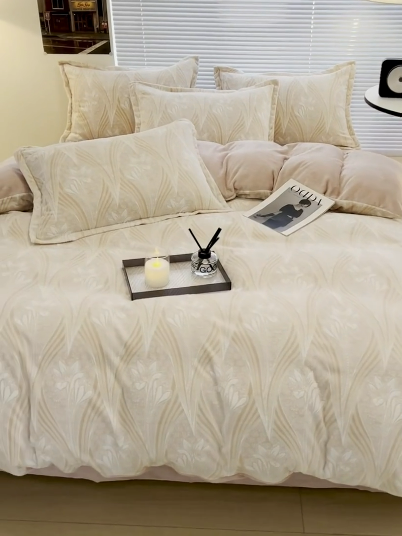 91家纺网 家纺一手货源 找家纺 2024新款A类高克重立体浮雕牛奶绒加厚保暖系列-被套 流年花束粉