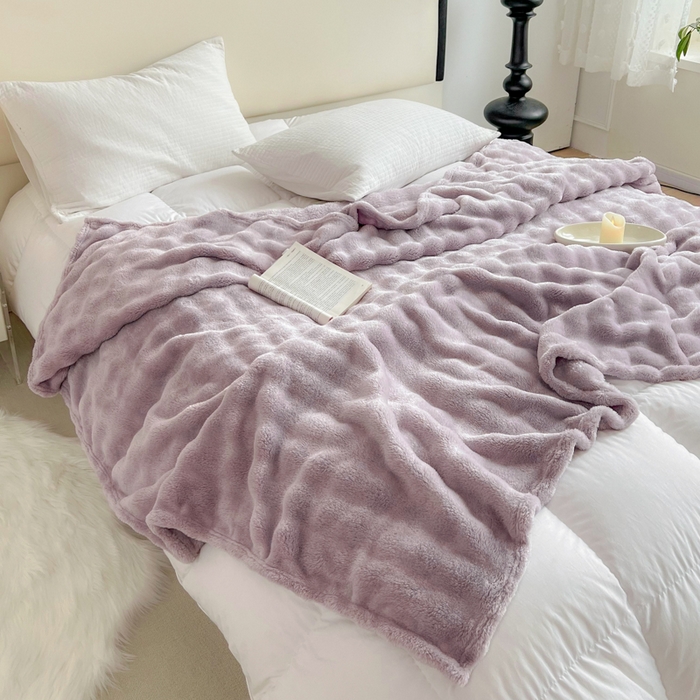91家纺网 家纺一手货源 找家纺 羋多（原穆琪）2024新款高克重牛奶绒仿兔毛泡泡毛毯双面绒床单办公室多功能盖毯午睡沙发毯披肩毯 烟紫