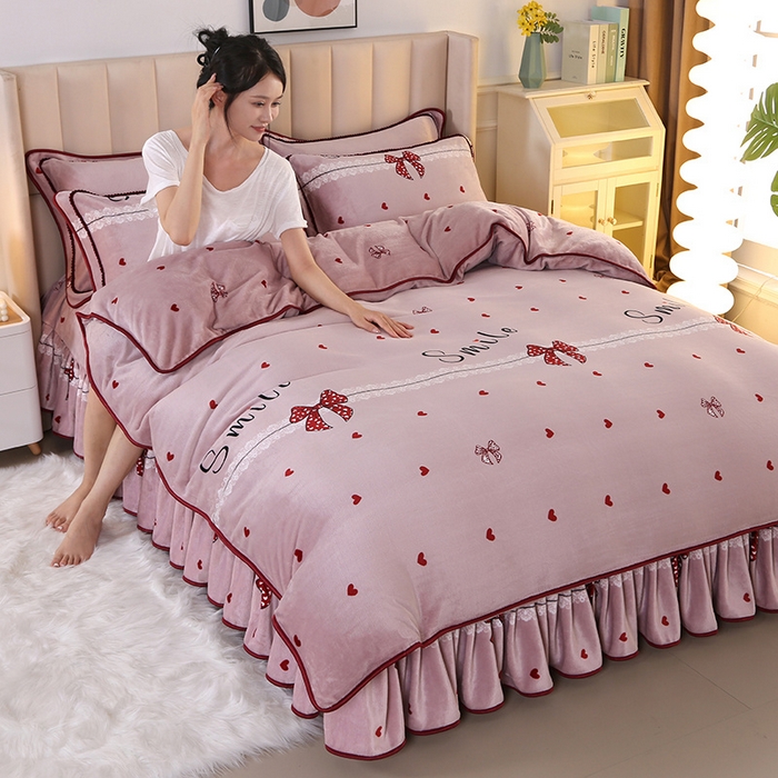 91家纺网 家纺一手货源 找家纺 橘姿 2024新款8斤床裙款牛奶绒四件套 浪漫甜心