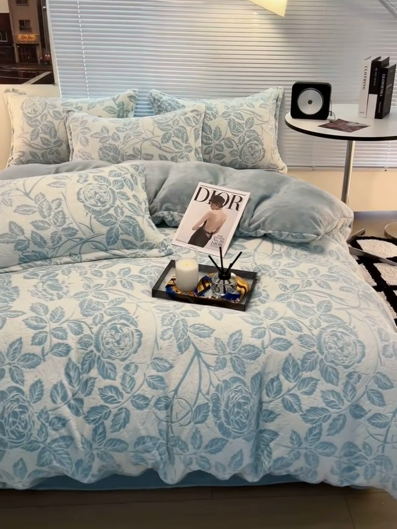 91家纺网 家纺一手货源 找家纺 2024新款A类高克重立体浮雕牛奶绒加厚保暖系列-枕套 爱意浓蓝