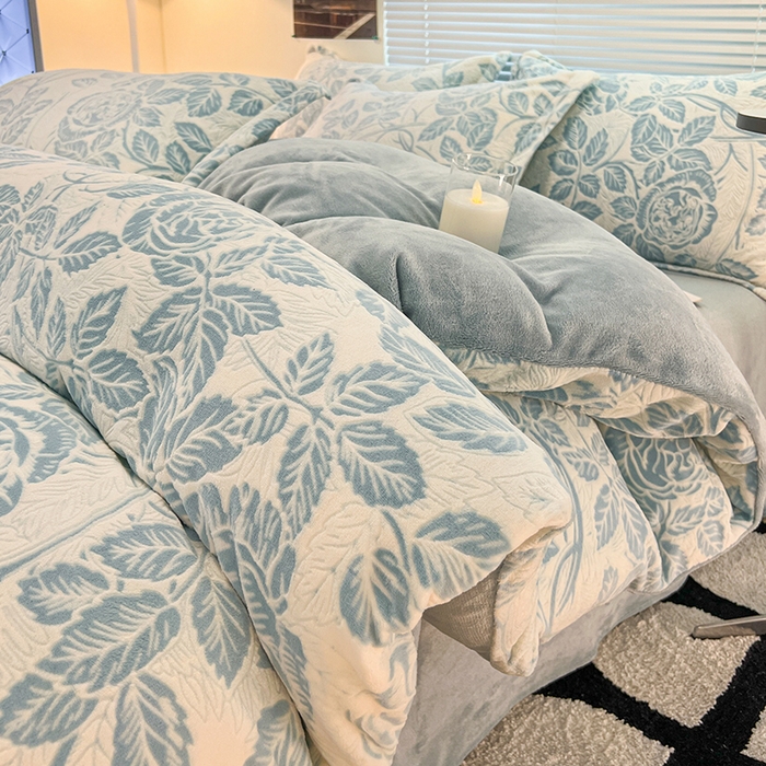 91家纺网 家纺一手货源 找家纺 2024新款A类高克重立体浮雕牛奶绒加厚保暖系列-枕套 爱意浓蓝