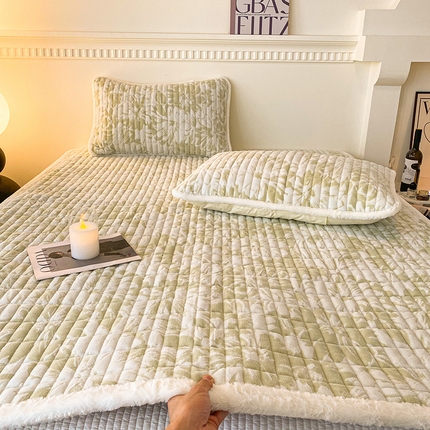 91家纺网 家纺一手货源 找家纺 （总）2024新款北极立体浮雕绒宽包边床垫