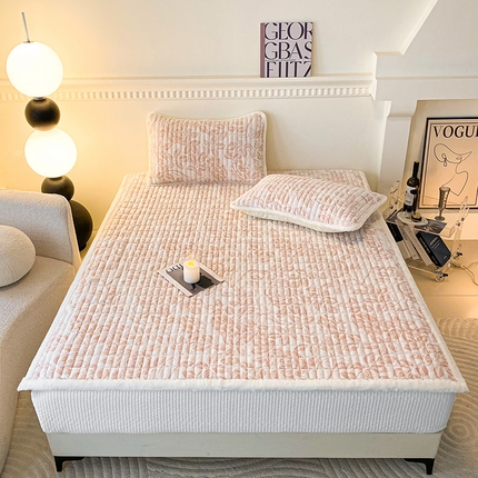 2024新款北极立体浮雕绒宽包边床垫 爱意浓粉