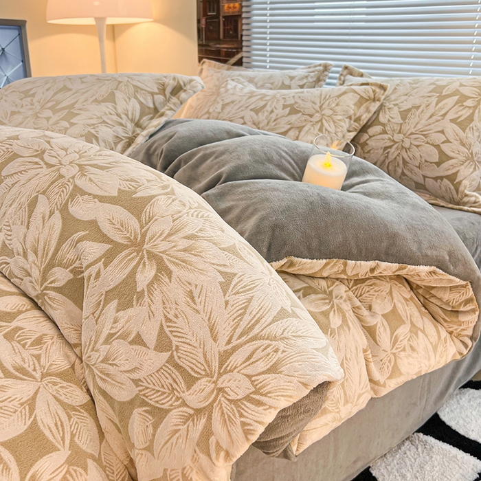 91家纺网 家纺一手货源 找家纺 2024新款A类高克重立体浮雕牛奶绒加厚保暖系列-四件套 春之物语绿灰