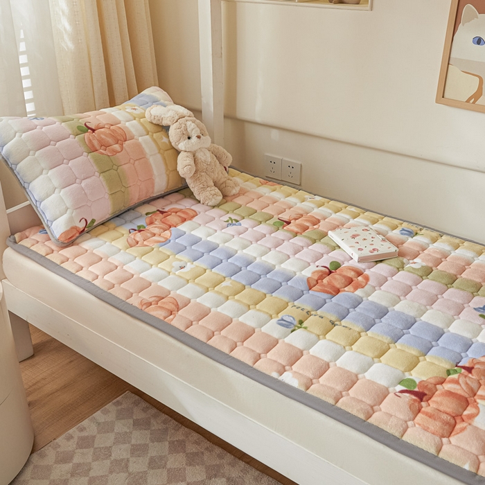 91家纺网 家纺一手货源 找家纺 卡伦家纺 2025新款A类牛奶绒夹棉加厚床垫学生宿舍单人床垫 南瓜派