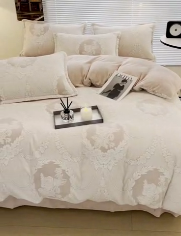 91家纺网 家纺一手货源 找家纺 2024新款A类高克重立体浮雕牛奶绒加厚保暖系列-四件套 北欧经典