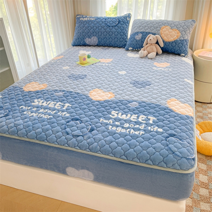 91家纺网 家纺一手货源 找家纺 康纳利 2024新款A类抗菌加厚牛奶绒印花夹棉包边床笠可搭配同款四件套提供买家秀 暖意