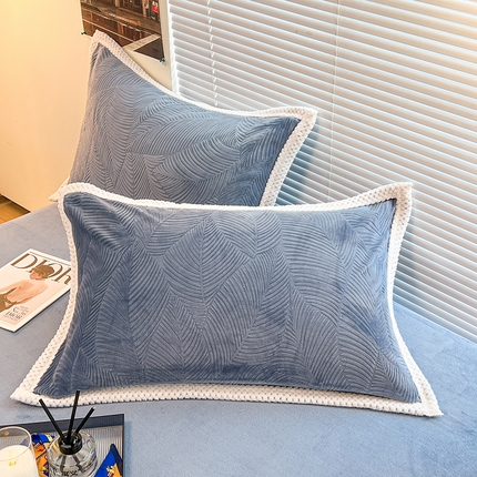 91家纺网 家纺一手货源 找家纺 2024新款A类高克重3D立体雕花牛奶绒保暖系列-枕套 新芭蕉叶湖蓝