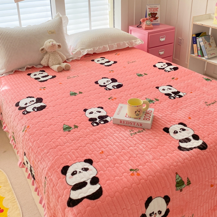 91家纺网 家纺一手货源 找家纺 （总）胜权家纺 2024秋冬新款A类印花牛奶绒加厚保暖圆角花边夹棉床盖