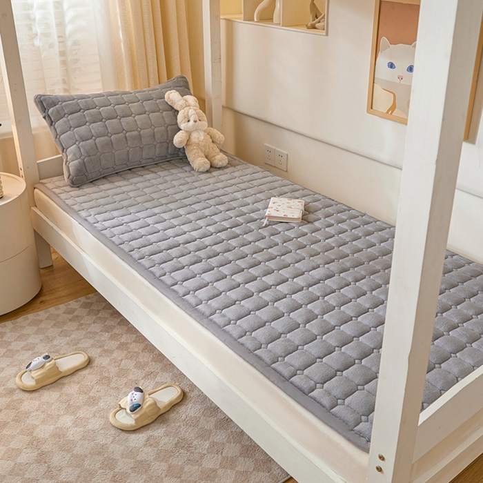 91家纺网 家纺一手货源 找家纺 卡伦家纺 2025新款A类牛奶绒夹棉加厚床垫学生宿舍单人床垫 商务灰