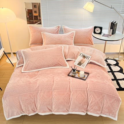 2024新款A类高克重3D立体雕花牛奶绒保暖系列套件单品-被套 新泫雅花藕粉