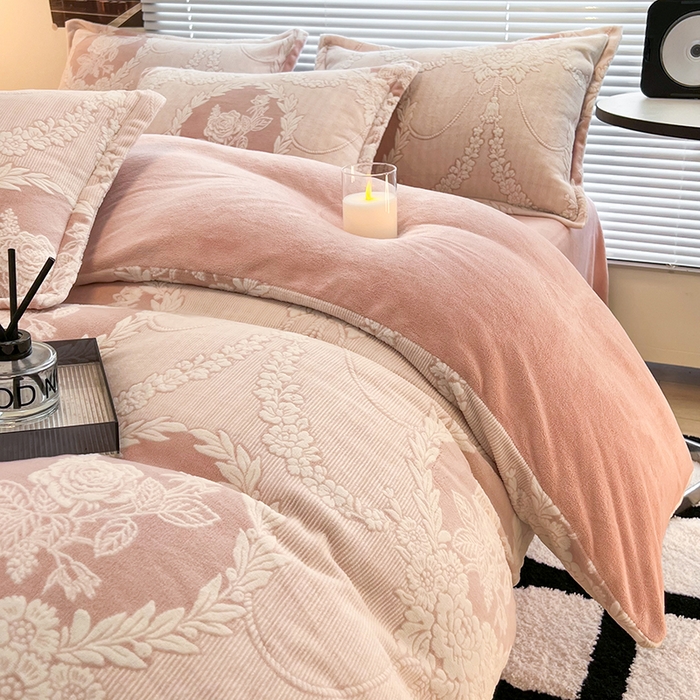 91家纺网 家纺一手货源 找家纺 2024新款A类高克重立体浮雕牛奶绒加厚保暖系列-四件套 北欧经典