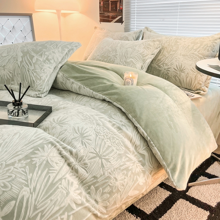 91家纺网 家纺一手货源 找家纺 2024新款A类高克重立体浮雕牛奶绒加厚保暖系列-被套 花语绿灰