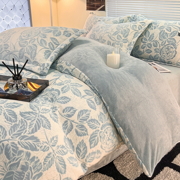 91家纺网 家纺一手货源 找家纺 2024新款A类高克重立体浮雕牛奶绒加厚保暖系列-枕套 爱意浓蓝