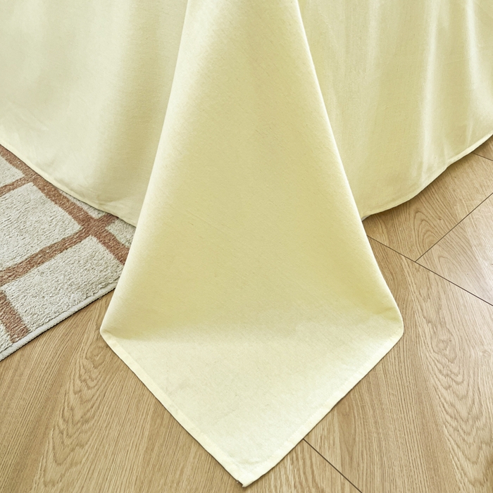 91家纺网 家纺一手货源 找家纺 菲梵家纺 2025新款纯色双拼全棉加厚磨毛刺绣款套单床单（自然光场景） 气质黄