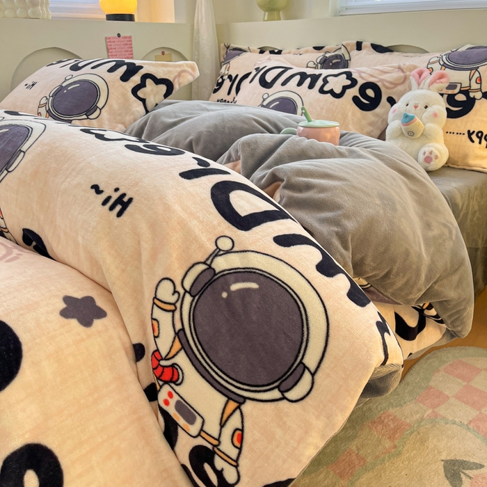 91家纺网 家纺一手货源 找家纺 2024新款小清新牛奶绒高克重加厚保暖四件套 太空人