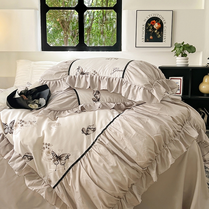 91家纺网 家纺一手货源 找家纺 春光里 2024新款法式大花边亲肤磨毛四件套 花蝶轻语