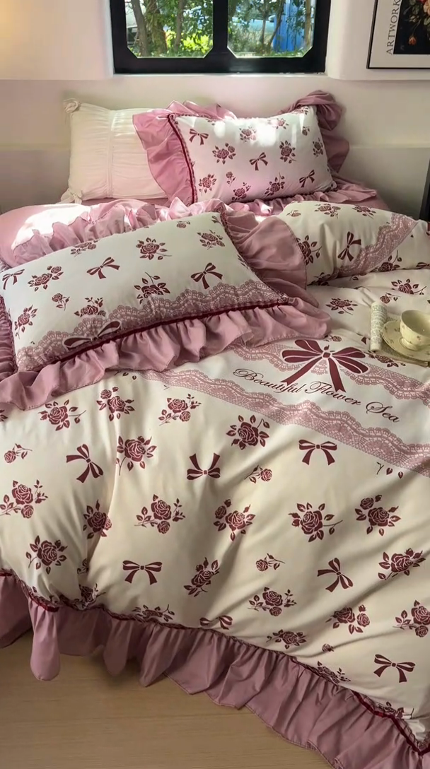 91家纺网 家纺一手货源 找家纺 春光里 2024新款法式大花边亲肤磨毛四件套 花样年华（桃红）