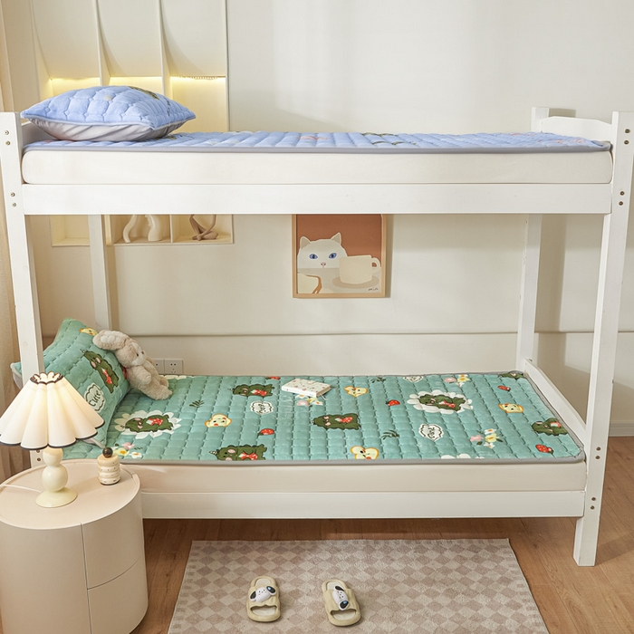 91家纺网 家纺一手货源 找家纺 卡伦家纺 2025新款A类牛奶绒夹棉加厚床垫学生宿舍单人床垫 呆萌恐龙