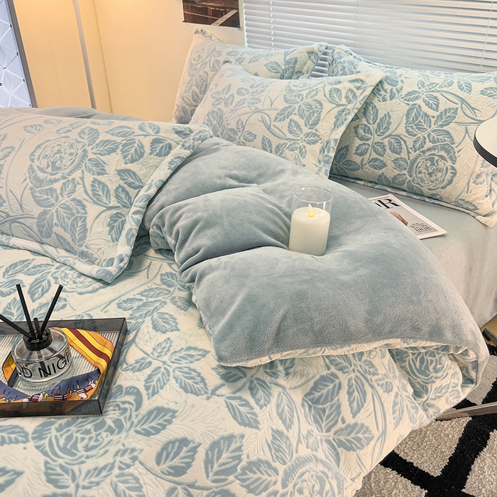 91家纺网 家纺一手货源 找家纺 2024新款A类高克重立体浮雕牛奶绒加厚保暖系列-被套 爱意浓蓝