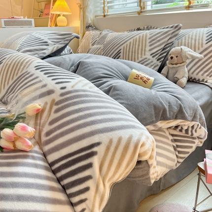 康纳利 2024新款A类高克重牛奶绒小清新印花四件套提供买家秀 柏拉图