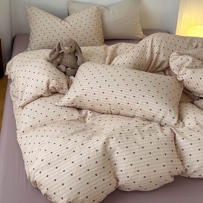 91家纺网 家纺一手货源 找家纺 洋铭区（原狠狠爱） 2024新款皱皱纱四件套 卡其爱心