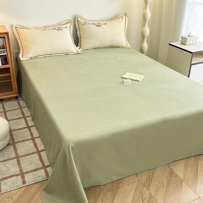 91家纺网 家纺一手货源 找家纺 菲梵家纺 2025新款纯色双拼全棉加厚磨毛刺绣款套单床单（自然光场景） 抹茶绿