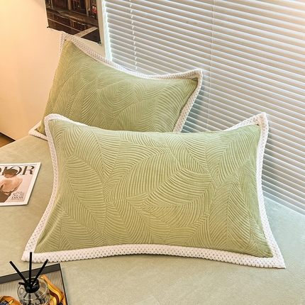 91家纺网 家纺一手货源 找家纺 2024新款A类高克重3D立体雕花牛奶绒保暖系列-枕套 新芭蕉叶绿