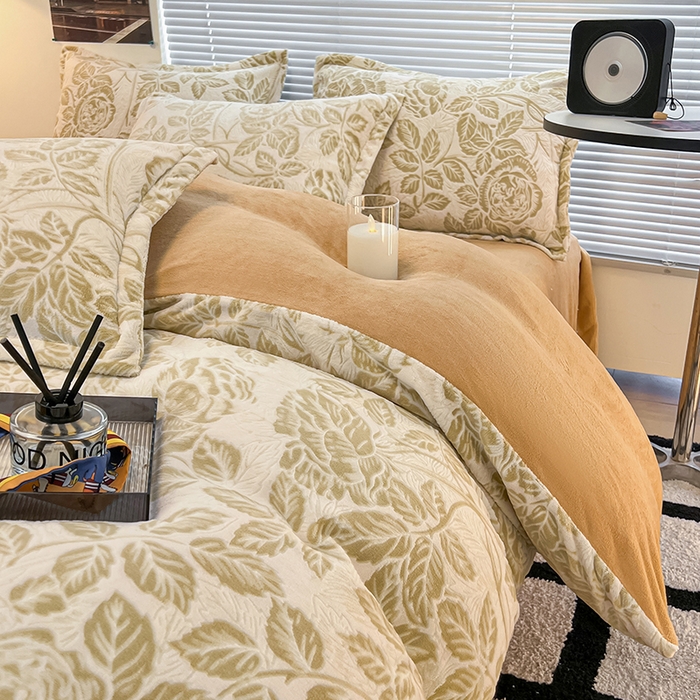 91家纺网 家纺一手货源 找家纺 2024新款A类高克重立体浮雕牛奶绒加厚保暖系列-枕套 爱意浓卡其