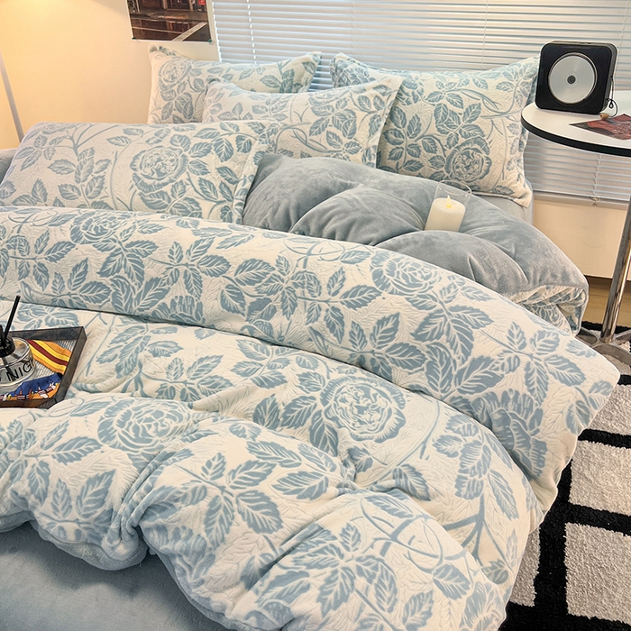 91家纺网 家纺一手货源 找家纺 2024新款A类高克重立体浮雕牛奶绒加厚保暖系列-枕套 爱意浓蓝