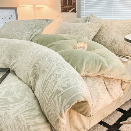 91家纺网 家纺一手货源 找家纺 2024新款A类高克重立体浮雕牛奶绒加厚保暖系列-四件套 花语绿灰