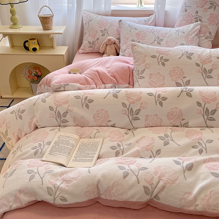 91家纺网 家纺一手货源 找家纺 高克重上色立体雕花牛奶绒着色烂花四件套宝宝绒婴儿绒秋冬加厚法兰绒珊瑚绒三件套 觅恋-粉