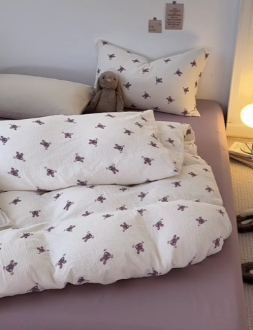 91家纺网 家纺一手货源 找家纺 洋铭区（原狠狠爱） 2024新款皱皱纱四件套 萌萌小紫兔