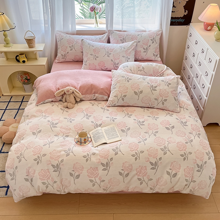 91家纺网 家纺一手货源 找家纺 高克重上色立体雕花牛奶绒着色烂花四件套宝宝绒婴儿绒秋冬加厚法兰绒珊瑚绒三件套 觅恋-粉