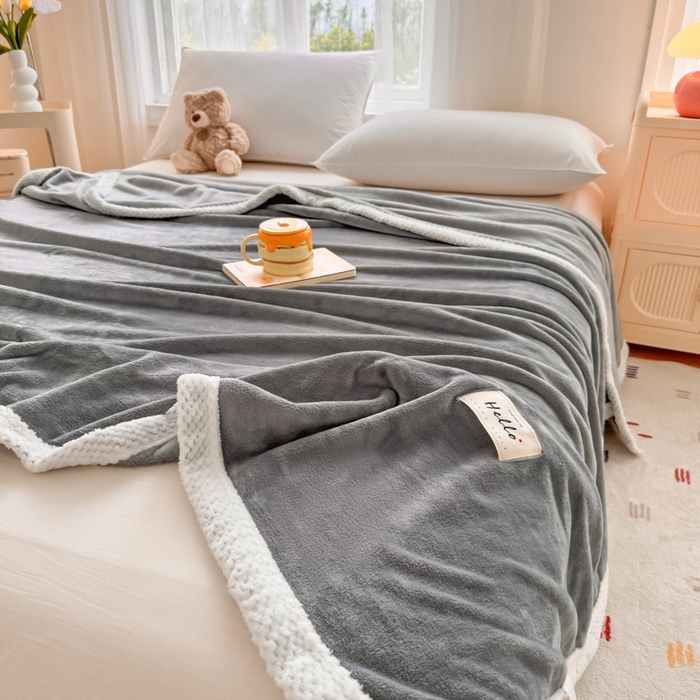 91家纺网 家纺一手货源 找家纺 侨鑫 2024新款高克重牛奶绒纯色毛毯 浅灰